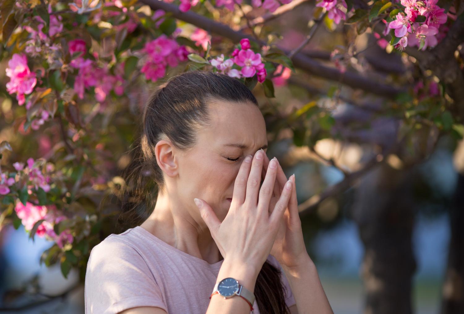Polline, allergie e salute oculare: perché in primavera gli occhi soffrono di più